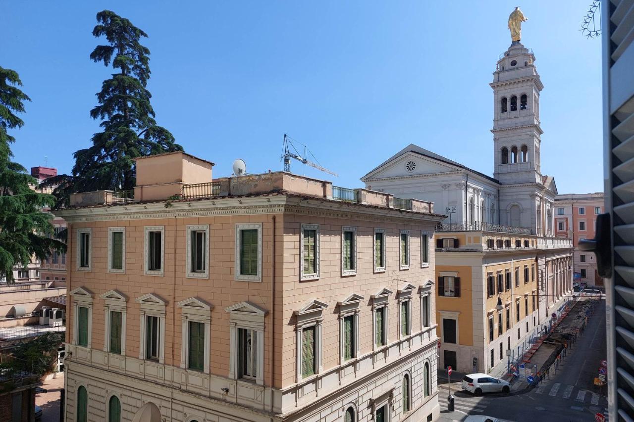 Piccola Piazza Della Liberta * Rom